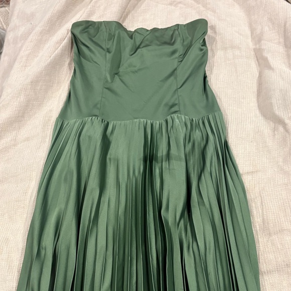 Abercrombie & Fitch Dresses & Skirts - Abercrombie & Fitch Olive Green Strapless Pleated Maxi Dress